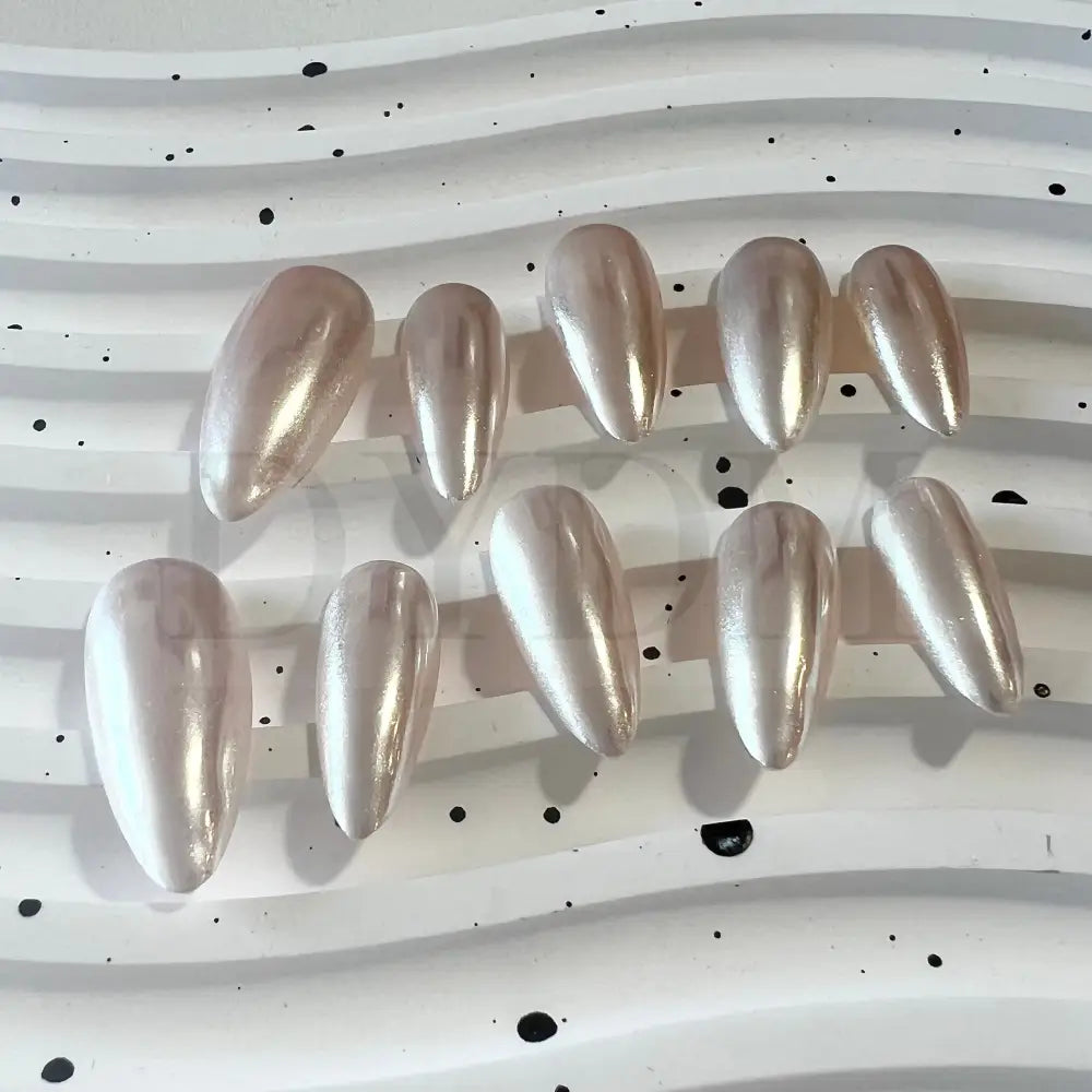 Pearl Glaze - Almond Style Handmade press on nails - shiny and reflective, this set of chrome metallic nails offer a glamorous and sophisticated manicure style that catches the light and adds a touch of luxury to your fingertips.