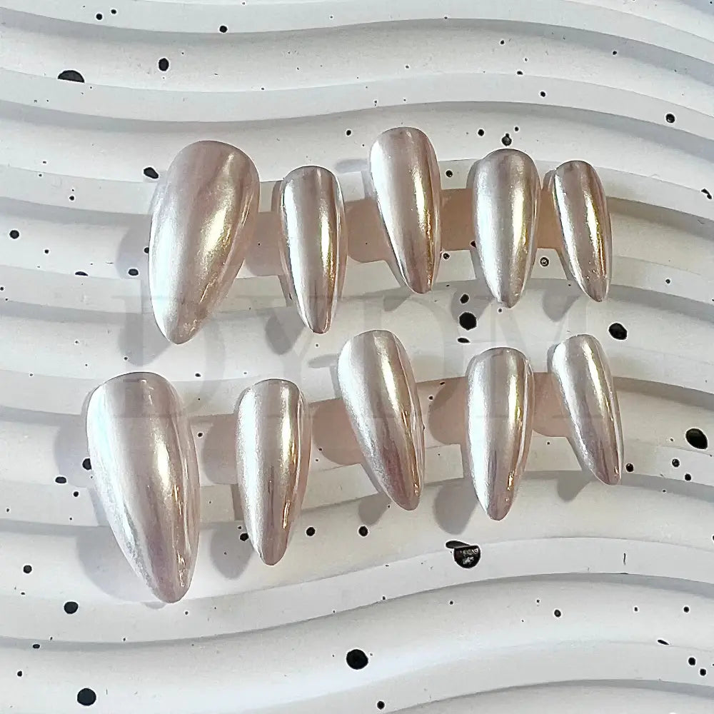 Pearl Glaze - Almond Style Handmade press on nails - shiny and reflective, this set of chrome metallic nails offer a glamorous and sophisticated manicure style that catches the light and adds a touch of luxury to your fingertips.